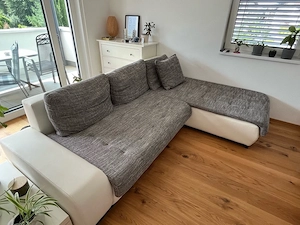 Sehr gemütliche Couch mit Stauraum und Bettfunktion + Kissen zu verkaufen! PREIS VHB! Bild 2