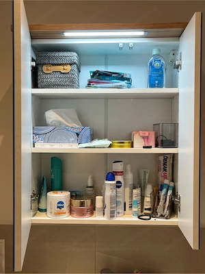 Einwandfreier Spiegelschrank fürs Bad inkl. Beleuchtung Bild 2