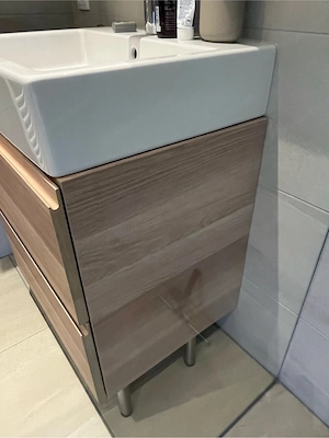 Sehr schöner Waschbeckenunterschrank, Zustand einwandfrei Bild 3