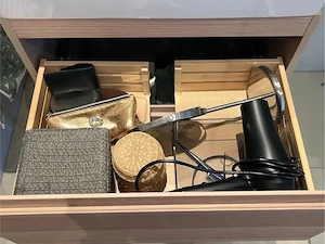 Sehr schöner Waschbeckenunterschrank, Zustand einwandfrei Bild 4