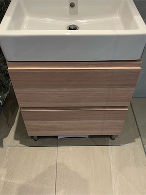 Sehr schöner Waschbeckenunterschrank, Zustand einwandfrei Bild 2
