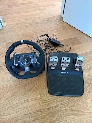 Logitech G920 Driving Force Rennlenkrad + Pedale (für Xbox & PC)