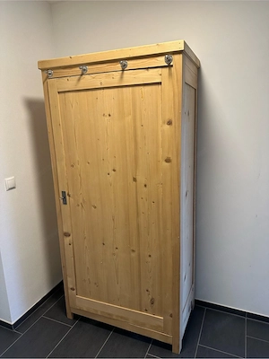 Garderobenschrank Bild 3