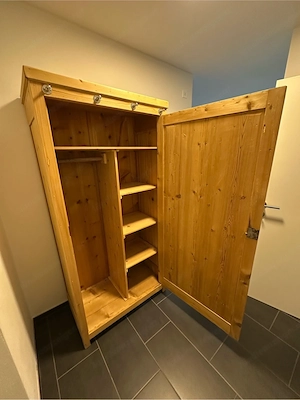 Garderobenschrank Bild 2