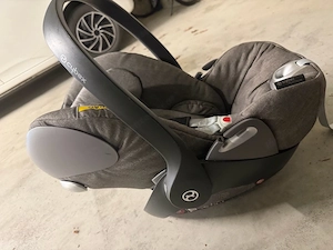 Cybex Babyschale + Isofixstation Bild 2