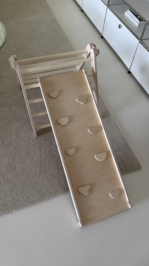 Kletterdreieck mit doppelseitiger Rutsche Bild 5