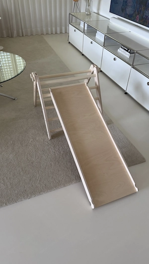 Kletterdreieck mit doppelseitiger Rutsche Bild 3