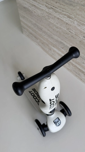 scoot & ride - Beige - 2-in-1 Laufrad & Roller Bild 4