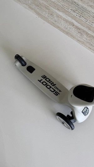 scoot & ride - Beige - 2-in-1 Laufrad & Roller Bild 3