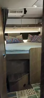 Wohnmobil Gespann Carado T334 + Humer Unsinn Anhänger Bild 7