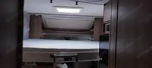 Wohnmobil Gespann Carado T334 + Humer Unsinn Anhänger Bild 3