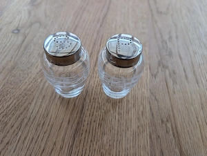 Vintage Salz- und Pfefferstreuer Set aus Glas (3-teilig + Zusatzdeckel) Bild 5