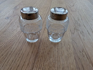Vintage Salz- und Pfefferstreuer Set aus Glas (3-teilig + Zusatzdeckel) Bild 3
