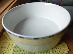Schüssel aus Porzellan  Bild 3