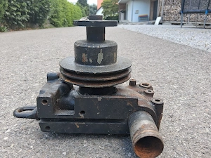 Steyr 8060 Wasserpumpe Bild 2