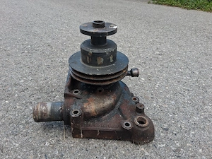 Steyr 8060 Wasserpumpe Bild 3