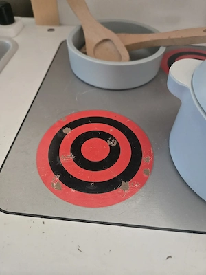 Kinderküche mit Gebrauchsspuren  Bild 2