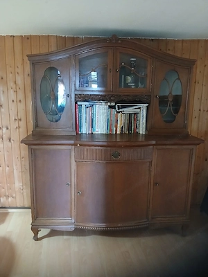 schöner alter guterhaltener schrank Bild 2