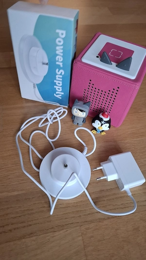 Toniebox mit neuer Ladestation und 2 Tonies