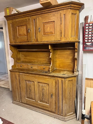 Holzschrank Bild 2