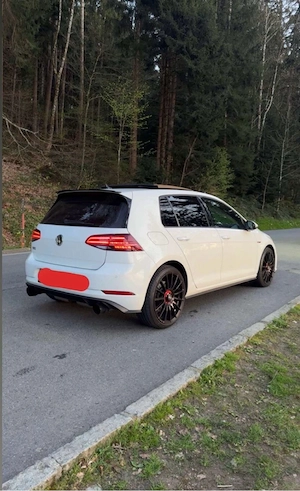 Volkswagen Golf GTI Performance 2,0 TSI DSG Bild 2
