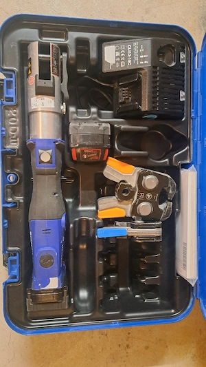 Geberit Akku Pressmaschine  Bild 2