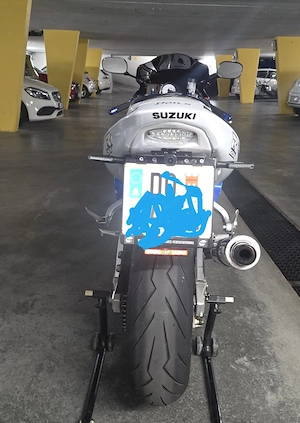 Suzuki gsxr 750  Bild 4