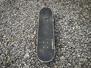 Firefly Skateboard   in gutem Zustand   Cooles Straußen-Design & goldene Achse Bild 4