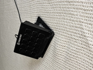 Verkaufe ein Elgato Stream Deck mit 15 frei belegbaren LCD-Tasten inklusive Original-Standfuß. Bild 2