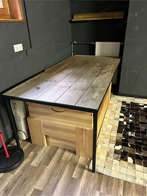 Tisch innen und aussen Bild 4