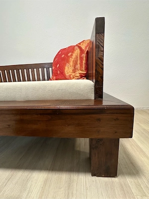 außergewöhnliches Holzsofa Tagesbett im asiatischen Stil Bild 8