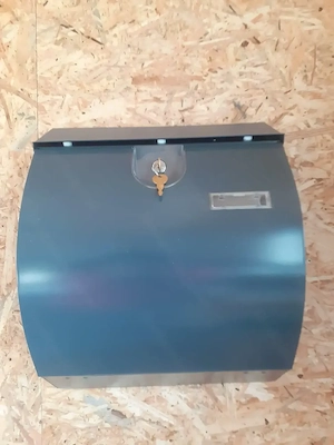 Briefkasten mit Zeitungsfach