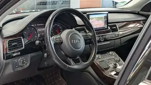 Audi A8 Bild 12
