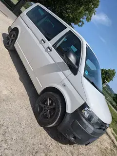 Zuverlässiger VW T5 4Motion (2014)   2.0 TDI 179 PS 2 Schiebetüren 8 Sitze