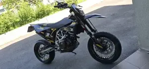 Motorrad Supermoto 701 Bild 8