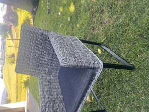2 Gartenstühle mit Auflagen zu verschenken Bild 3