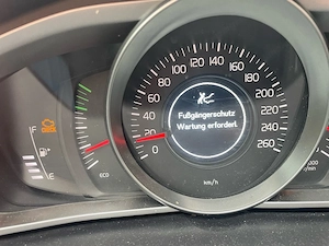 Verkaufe Volvo V40 D2 weiss Bild 3