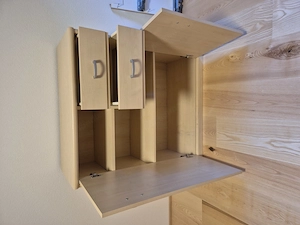 Kommode aus Holz Bild 2