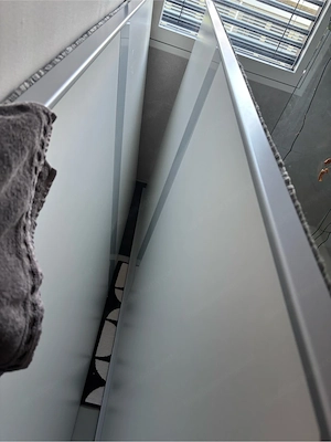 Kleiderschrank mit Schiebetüren.  Bild 3