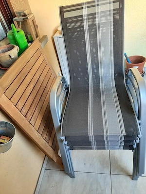 Tisch und Stühle  Bild 2