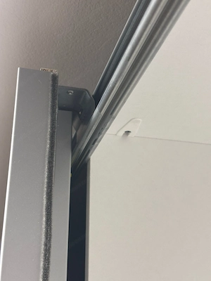 Großer Schwebetürenschrank Bild 7