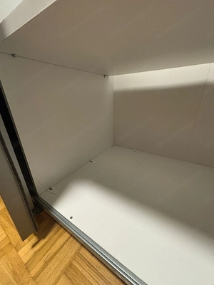Großer Schwebetürenschrank Bild 5