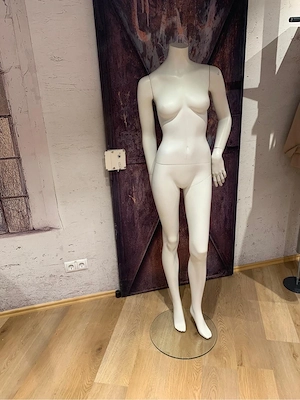 Schaufenster gebraucht - Damenfigur  Bild 2