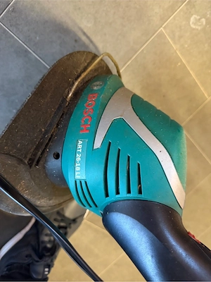 Bosch ART 26-18 LI akku Trimmer + Ladegerät Bild 2