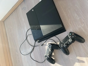 Playstation 4 mit Controller und Spielen Bild 2