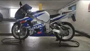 Suzuki gsxr 750  Bild 2