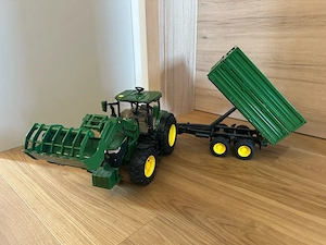 Bruder John Deere 7R 350 Bild 2