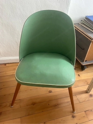 Grüner Stuhl Bild 3
