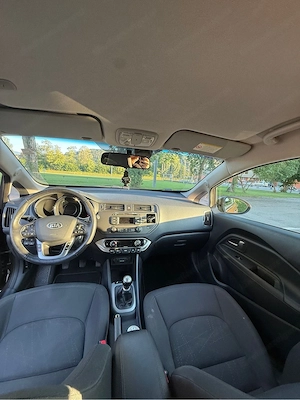 kia rio benziner  Bild 3