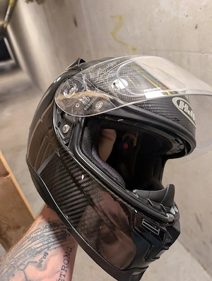 Hjc Rpha 70 Carbon mit Sena 30k und Sonnenvisier Bild 3